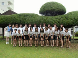 ホテルの前にて