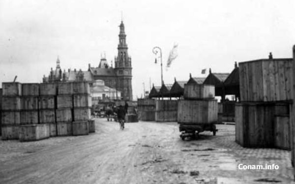 2,009a crates with Ford car crates with Ford car parts on the Rijnkaai in Antwerp t