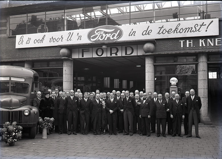 3.006b 1946- show on the occasion of the 25th anniversary.jpg