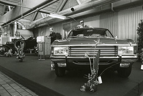 4.012 1972_ opening Spoorlaan, Showroom model Granada.jpg