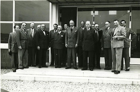 3.024 1954_Ford dealers visit Fordfabr Genk or Mulhouse, with Th Knegtel.jpg