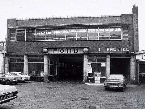 4.007b Knegtel_1965_Garage-Th-Knegtel-Heuvel_Workshop-entrance_Built-1933_(Photo-Dre-van-