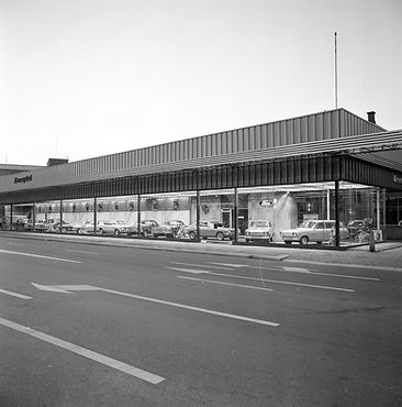 4.009 1971-Garage Knegtel Showroom Spoorlaan.jpg