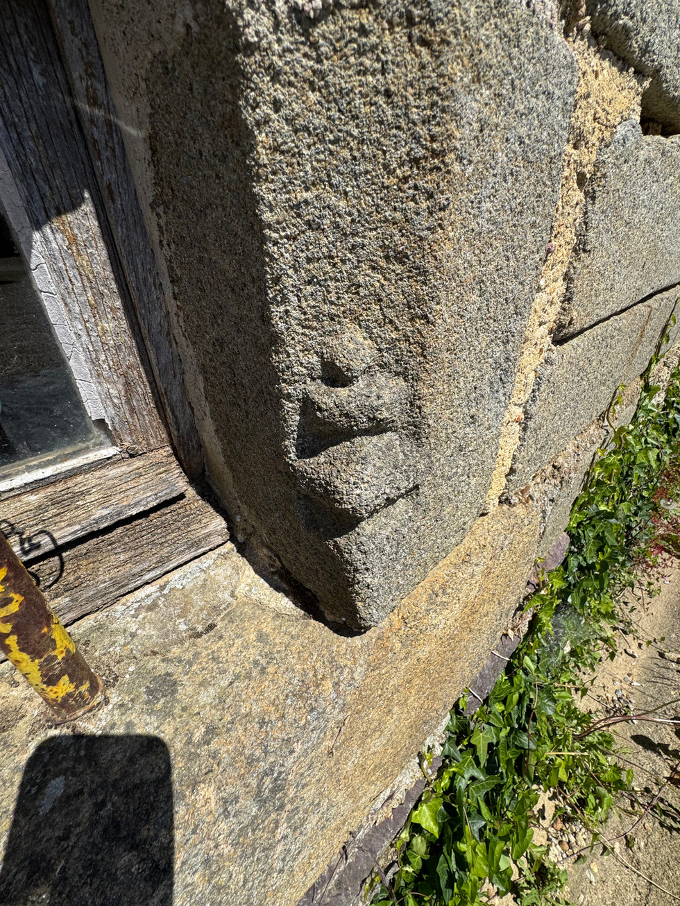 détails sur les fenêtres du manoir