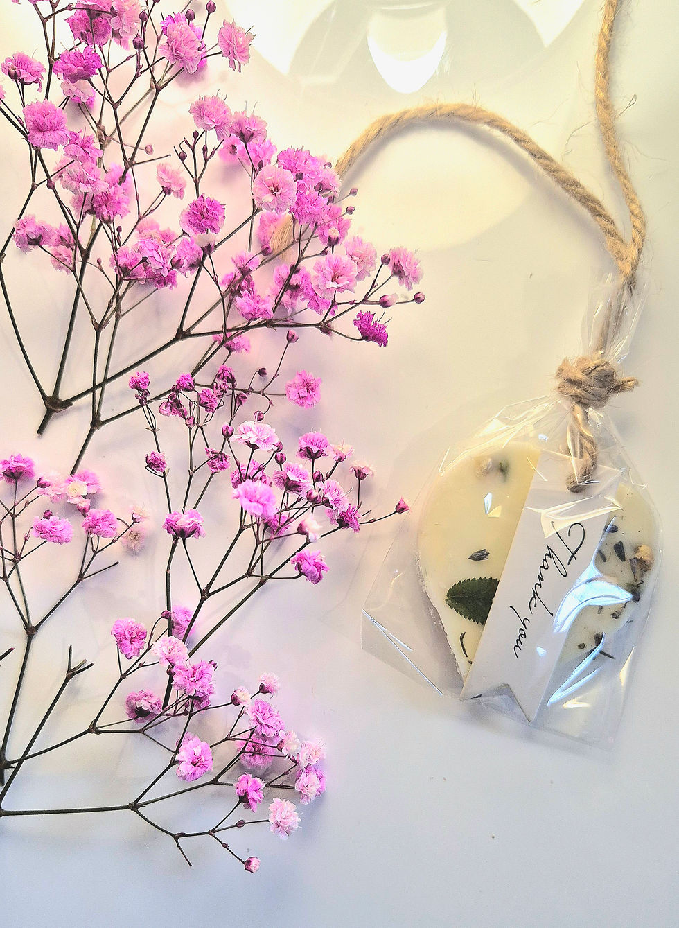 Handmade 2-in-1 natural soy wax melt sachet with dried pink flowers and a thank you tag, ready to hang as a wardrobe freshene
