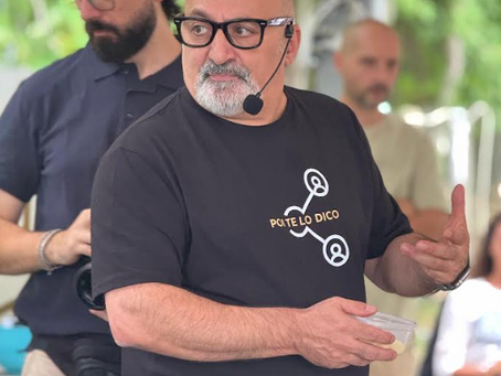 Luca Pappagallo ingolosisce con il formaggioil pubblico di Casearia
