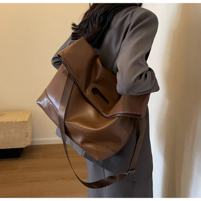 Thumbnail: Large Capacity Tote Bag 