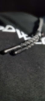 Nahaufnahme von einem Schnürsenkel oder Hoodie-Bendel mit der Aufschrift: ODWLDR.