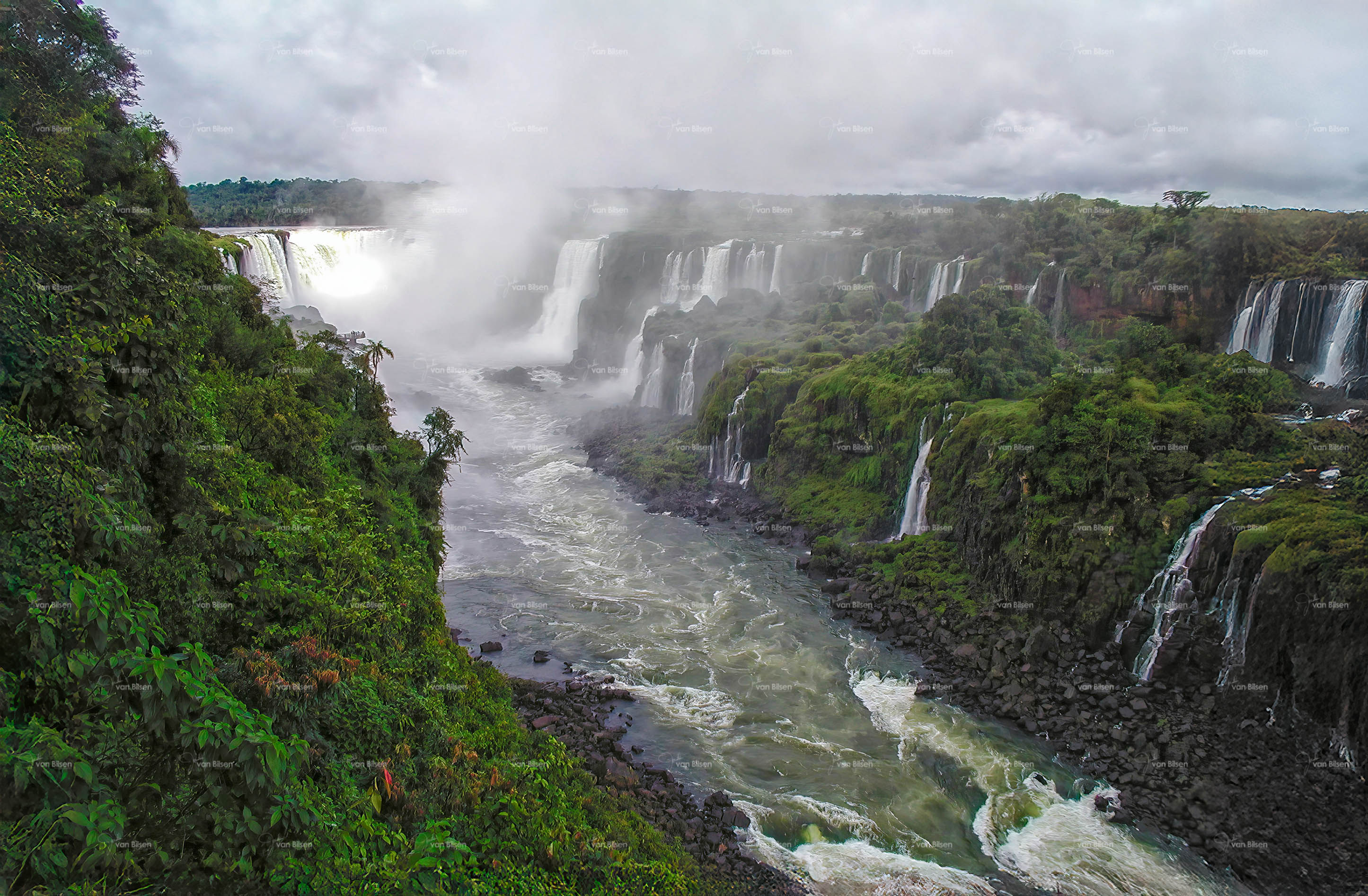Images of Iguacu Falls 001 - ©Jonathan van Bilsen