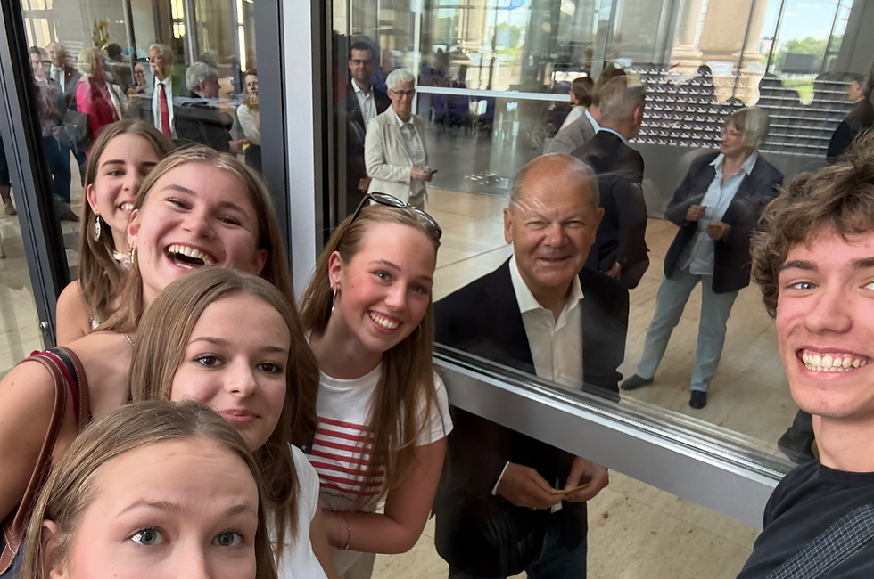„Berlin, Berlin – wir fahren nach Berlin!“ oder: „Hallo Herr Scholz, hallo Herr Merz!“