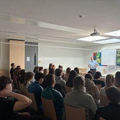 Besuch des Jugendoffiziers der Bundeswehr