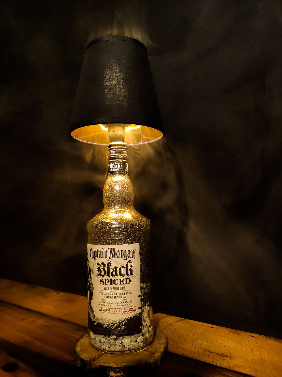 Miniatura: Lampa z fľaše Captain Morgan Black Spiced