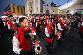 Tercera edición del desfile iluminado en Xalapa