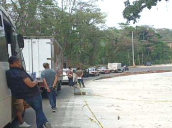 Molestan cierres repentinos por construcción de nuevo puente
