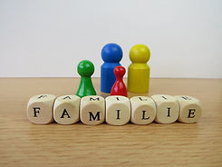 family-g75efe7de0_1920.jpg
