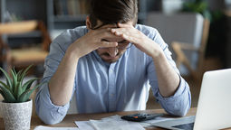 מחיקת חובות: המדריך המקיף להתמודדות עם חובות כבדים