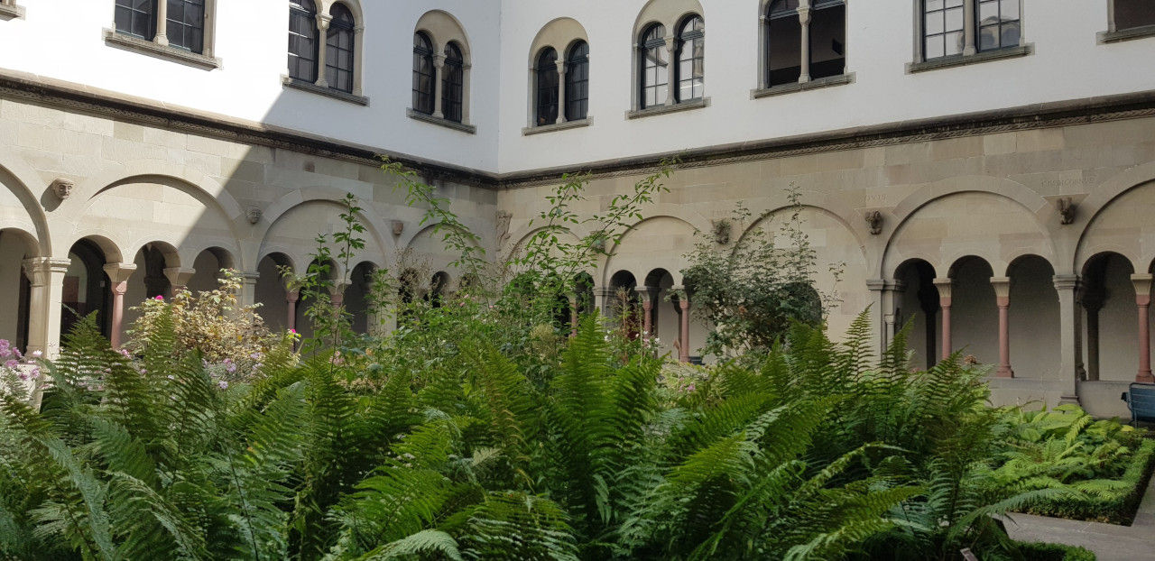 Der Kreuzgang des Grossmünsters © Züri City Tours