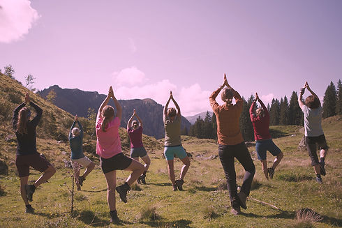 Frauenwandern und Yoga auf der Alm und am Berg © Astrid Frede.jpg
