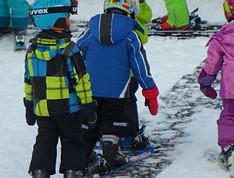 ski_lessons_dwarfs_snow.jpg