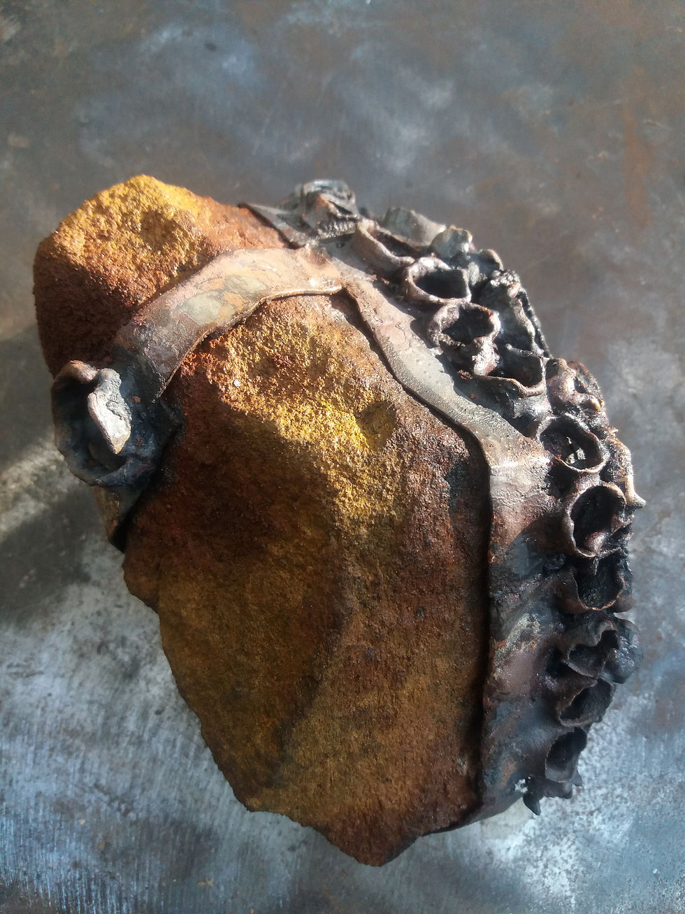 pierre d'ocre, cuivre - 15 x 9 x 7 cm - 2020