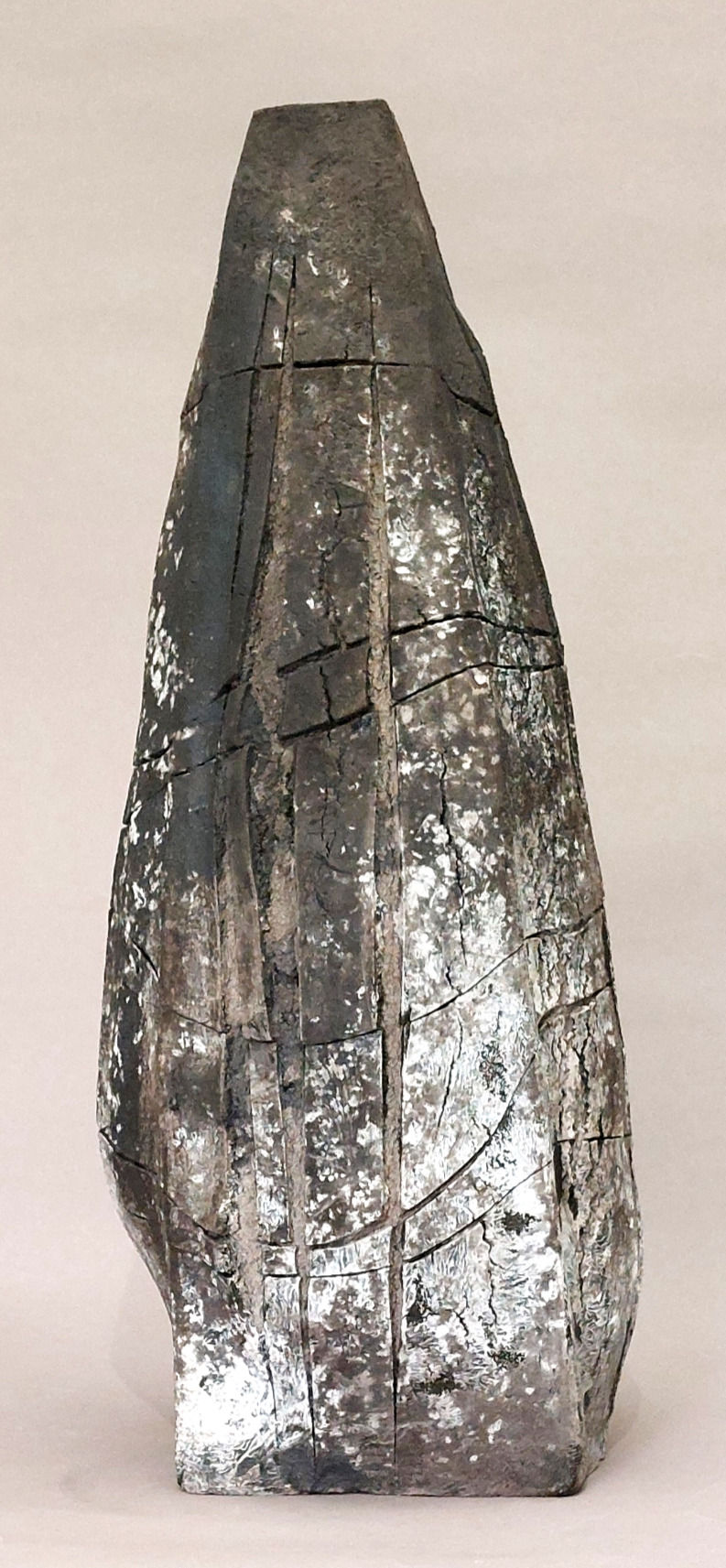 Tour craquelée - grès enfumé - 50 x 12 x 15 cm - vendue - 2024