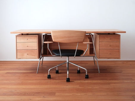 南相木村の村長室に家具を納品いたしました。