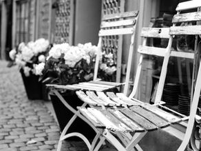 Sedie per strada