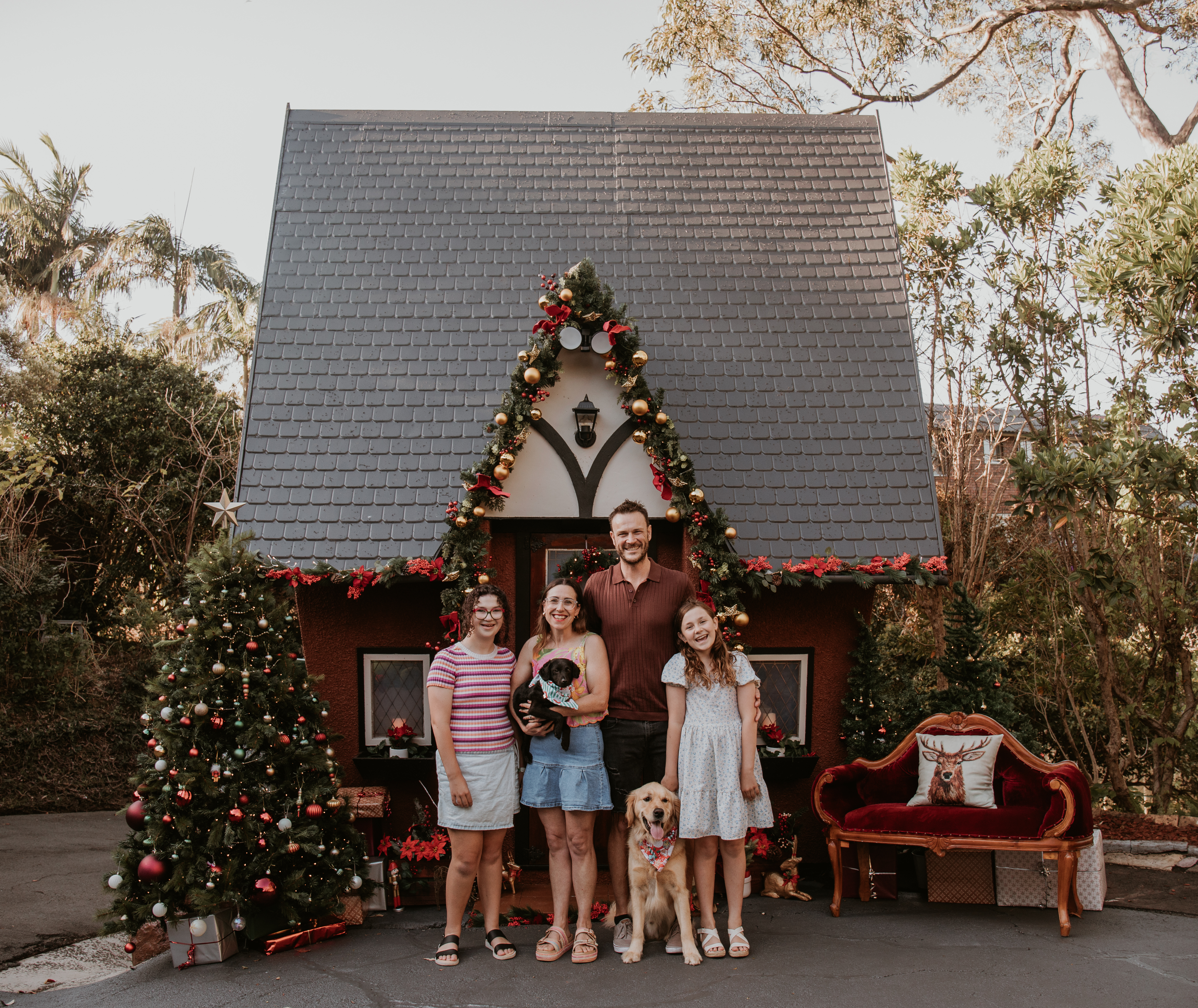 Cottage, featuring children in front of a vintage-inspired Christmas setting.
Family enjoying an outdoor Christmas mini photography session in front of a beautifully decorated cottage in Wollongong.