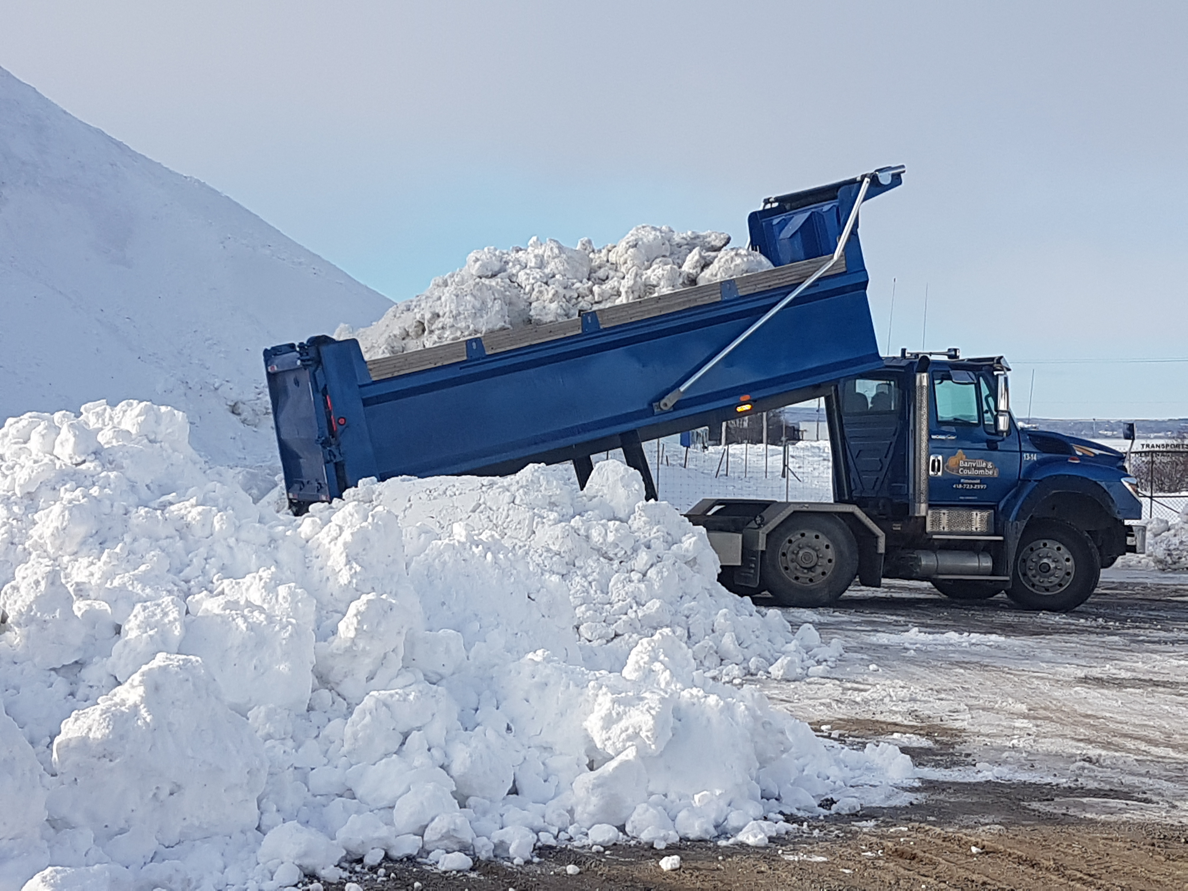 Transport de neige, camion 12 roues
