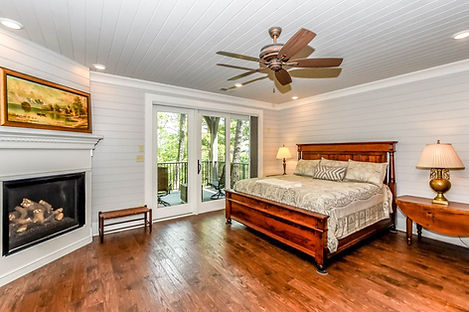 29 - Master Bedroom.JPG