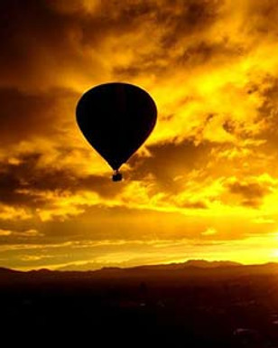 vuelo-globo-atardecer.jpg