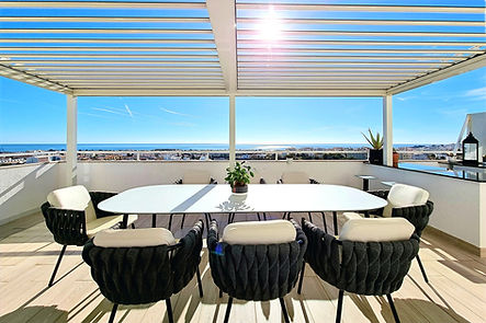 Sala de estar com pérgola