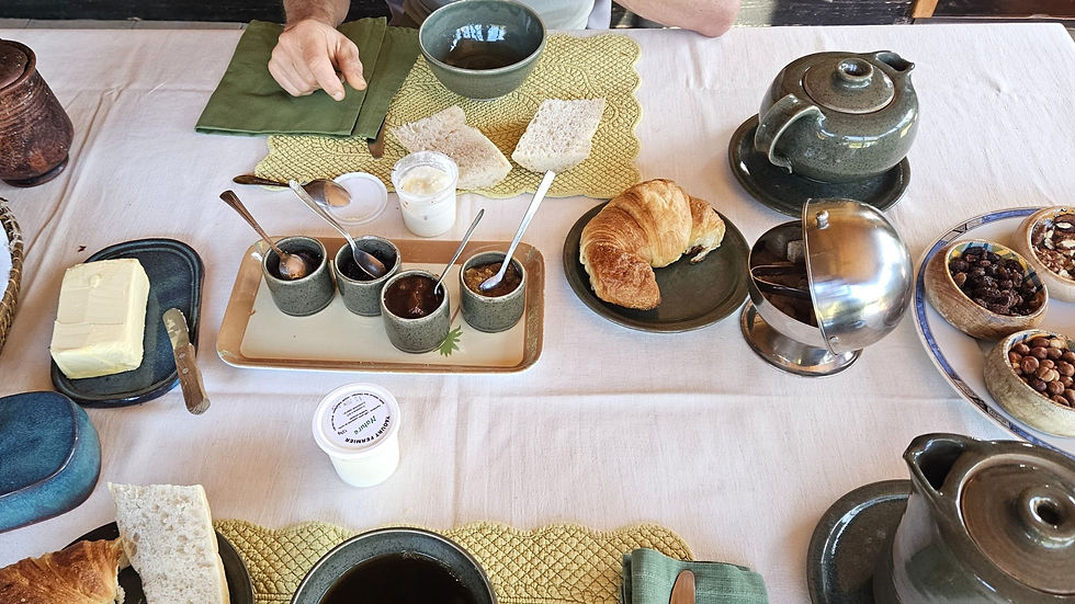 Un petit-déjeuner copieux avant notre nouvelle étape à vélo