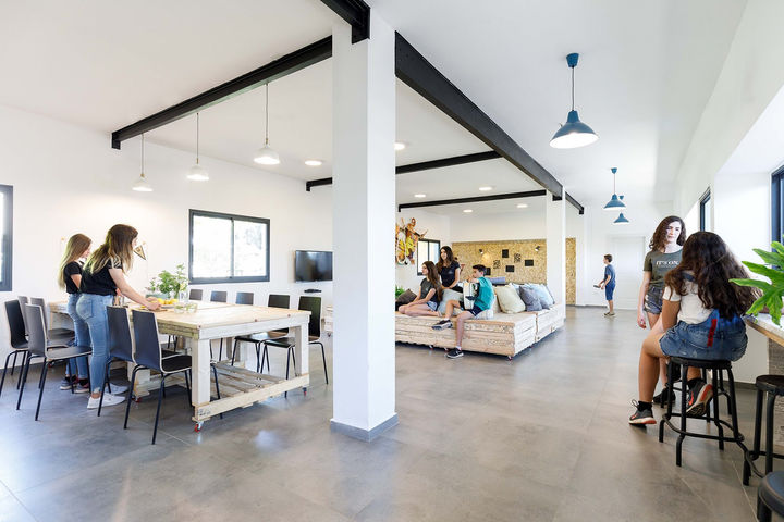 נערים במועדון נוער