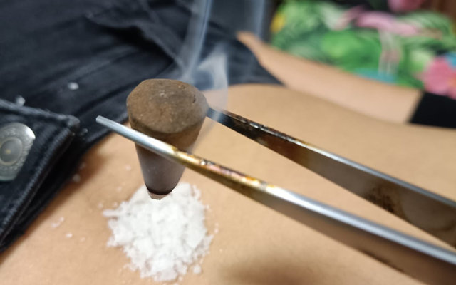 Chauffe ombilicale accompagnée d’un bol de cristal