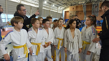 18 01 25 interclubs rhodia eric et les ceintures jaune.JPG
