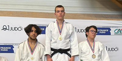 aura cadets espoir 03 05 25 podium viktor deak 81 kg medaille or BAGE DOMMARTIN_edited.j