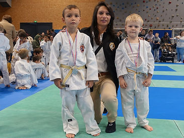 serezin 12 10 24 victoria encadre 2 mini poussins.JPG
