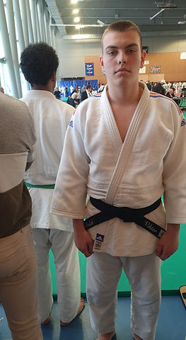 aura cadets 2D Viktor deak 81kg fontaine 19 04 2025 avant les combats.jpg