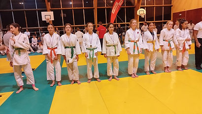 corbas 11 11 23 minimes cat celia et mina.jpg