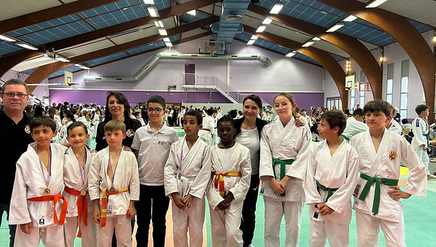 Ampuis 24 avril 2026 interclubs photos de groupe drvjudo.jpg
