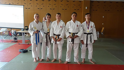 AG 23 Dojo Rhône Vivarais groupe marron et bleue minimes.