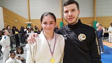 communay 29 03 25 tess masat en or avec son coach Nicolas Fontana_edited.jpg