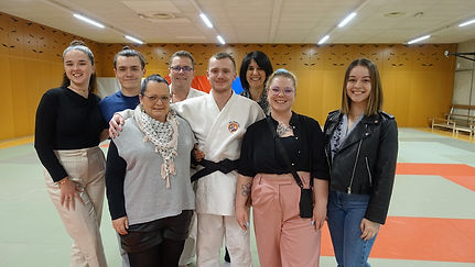 Dojo Rhône Vivarais 28 03 23 ceremonie CN Killian Moan et famille