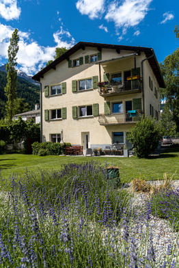 Aussenansicht Haus Poschiavo Sommer
