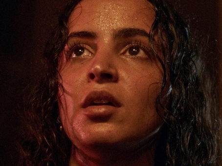 Crítica: 'Perdida no Deserto' é mais um filme caótico da Netflix