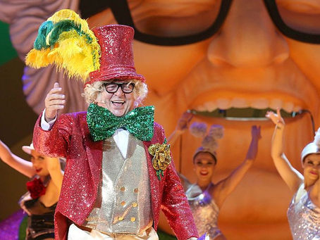 Crítica: 'Chacrinha: O Velho Guerreiro' traz humor e doses de nostalgia