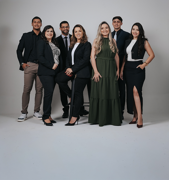 grupo-04_edited.png