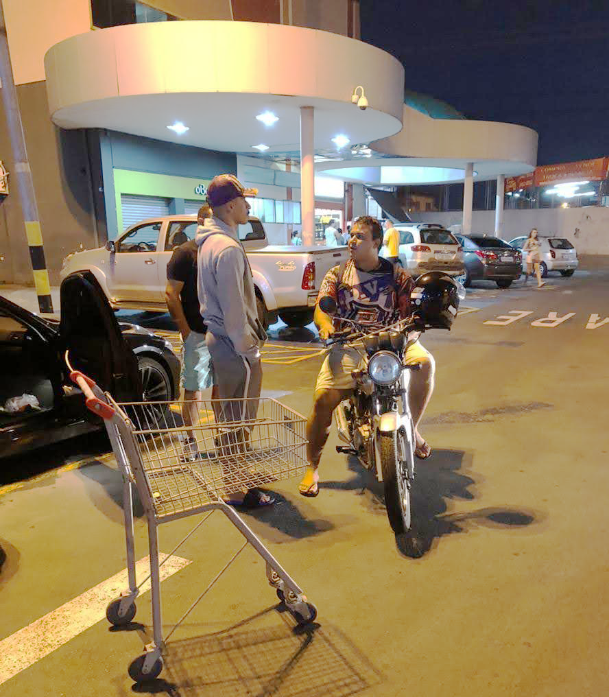 Vereador Juninho Dias solicita estudos para regulamentar entregas de motoboys em condomínios no Município