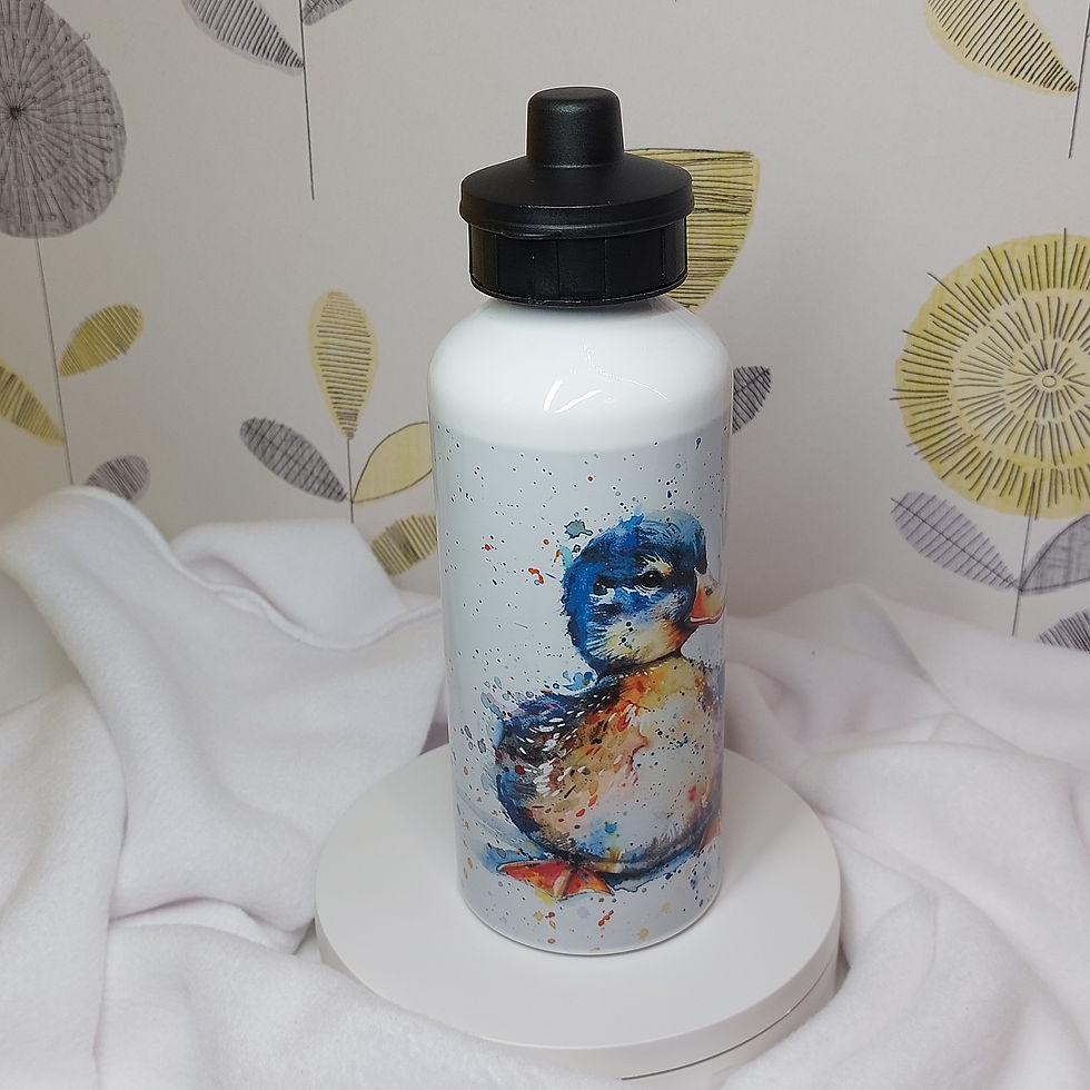 White aluminium water bottle featuring a watercolour fluffy Duckling, with a screw top and sports lid.
